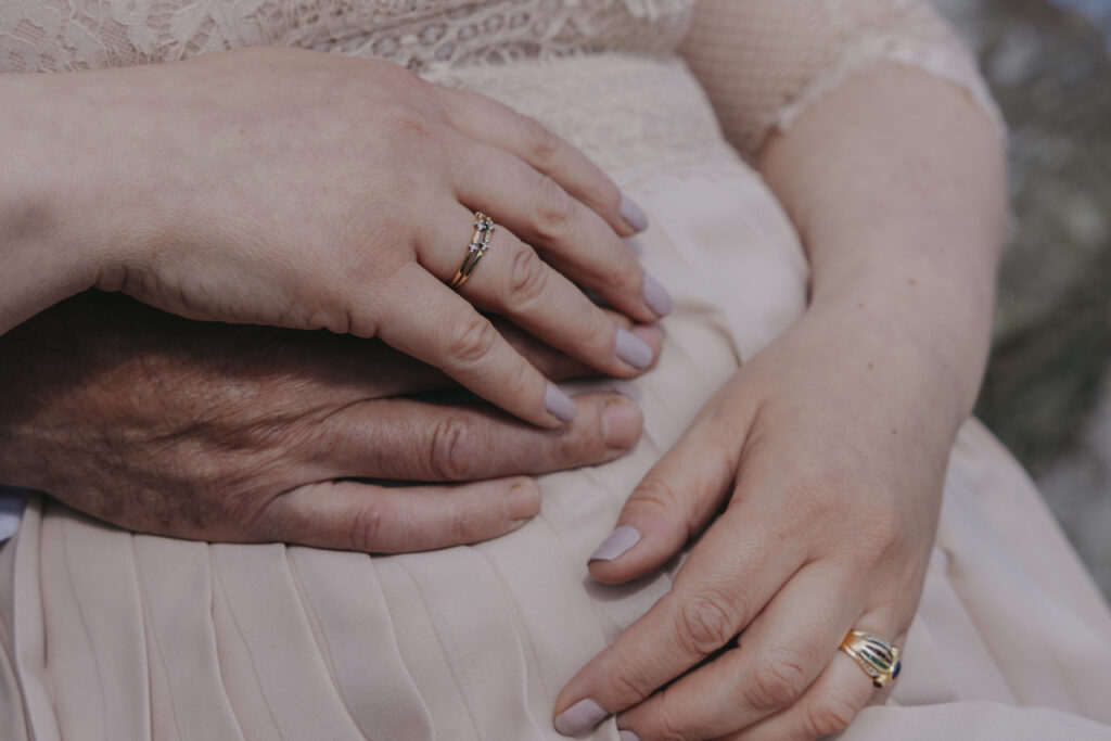 Wählen Sie ethischen Schmuck für Ihren Hochzeitstag auf Bornholm in Dänemark.