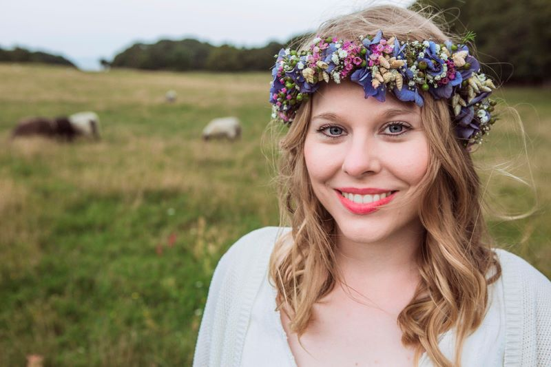 Umweltfreundliche Dekorationen und Blumen gehören auf die Liste der nachhaltigen Hochzeitstipps zu jeder Jahreszeit.