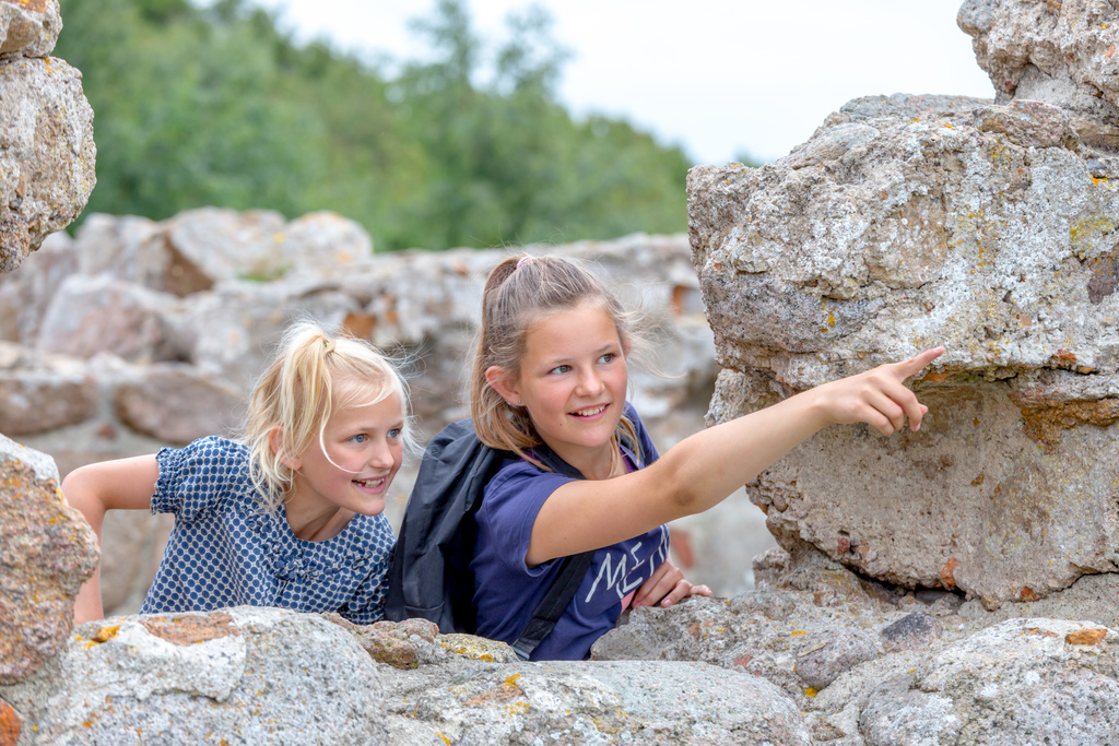 Bornholm macht es einfach, Kindern etwas über Geschichte beizubringen, mit oder ohne Kinderbetreuung.