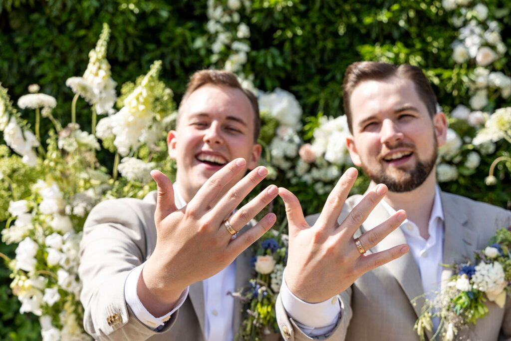 Hochzeitsplaner in Dänemark helfen gleichgeschlechtlichen Paaren, die richtigen Hochzeitsdokumente einzureichen.