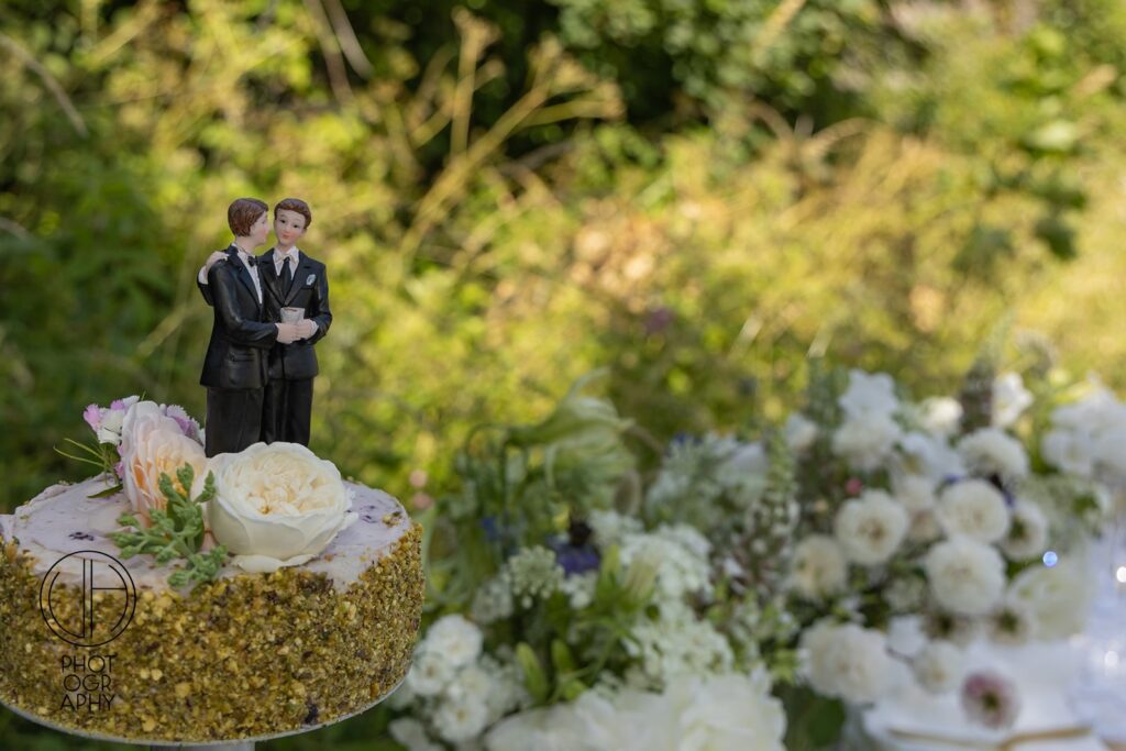 Wedding cake and wedding table decorations at a wedding ceremony on Bornholm.