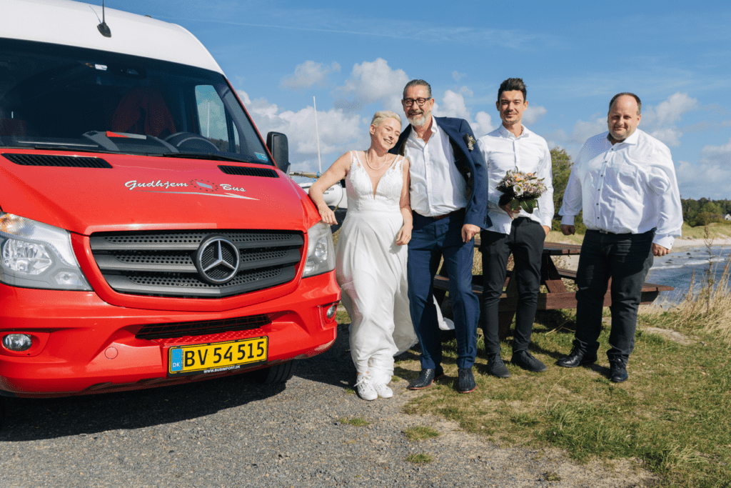 Die Anreise nach Bornholm mit dem Flugzeug, dem Zug, der Fähre oder dem Auto ist für jedes Hochzeitspaar recht einfach.