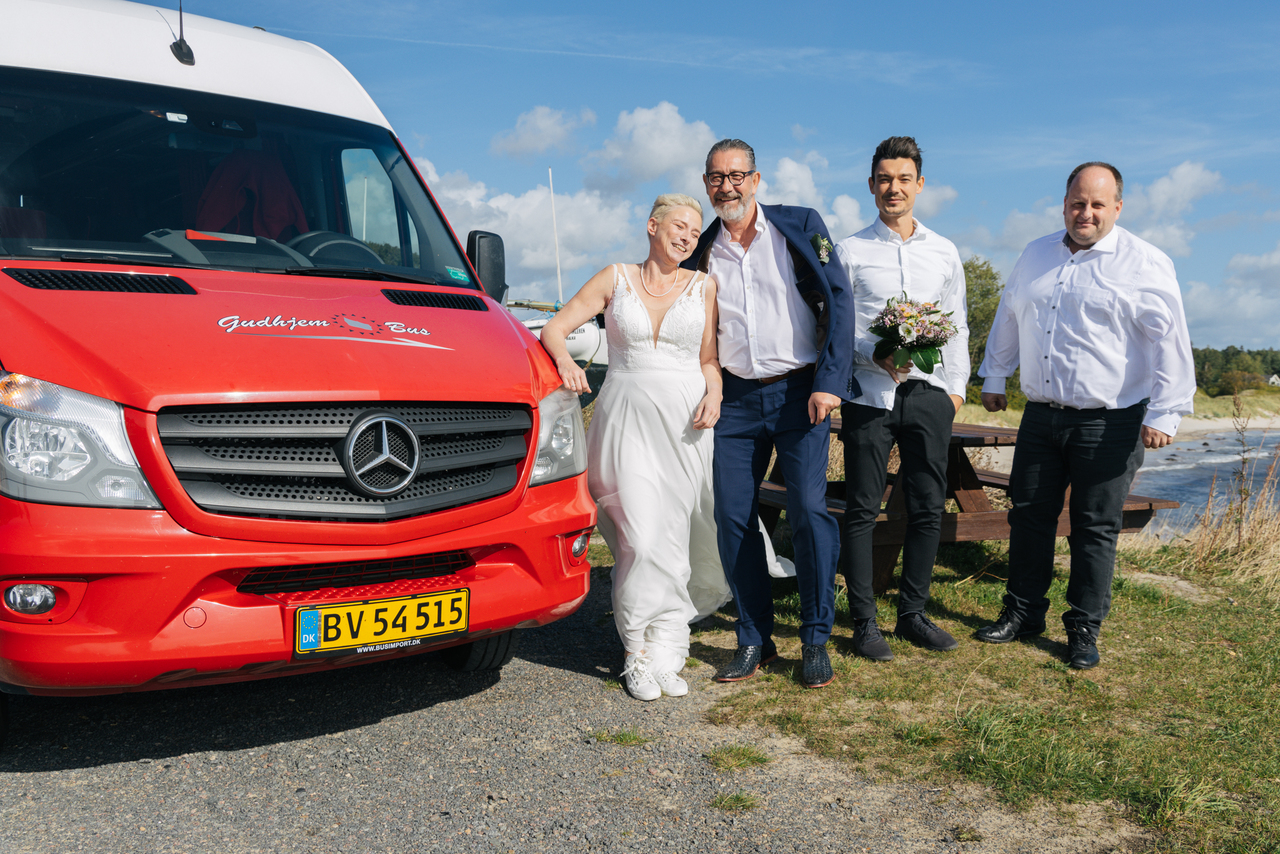 Die Anreise nach Bornholm mit dem Flugzeug, dem Zug, der Fähre oder dem Auto ist für jedes Hochzeitspaar recht einfach.