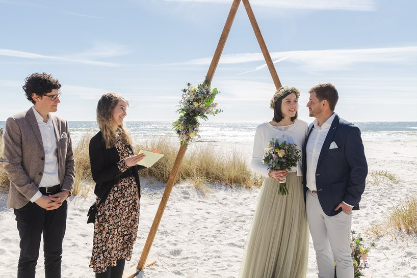 A couple getting married on Dueodde Beach on Bornholm.