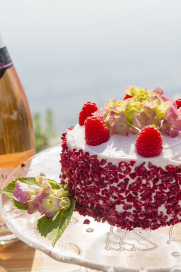 Raspberry wedding cake during a summer wedding in Denmark.