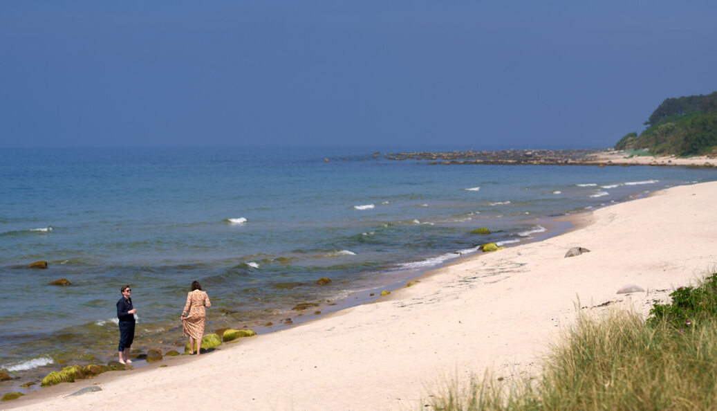Eine Location zur Erneuerung des Eheversprechens am Strand von Klympen auf Bornholm in Dänemark.