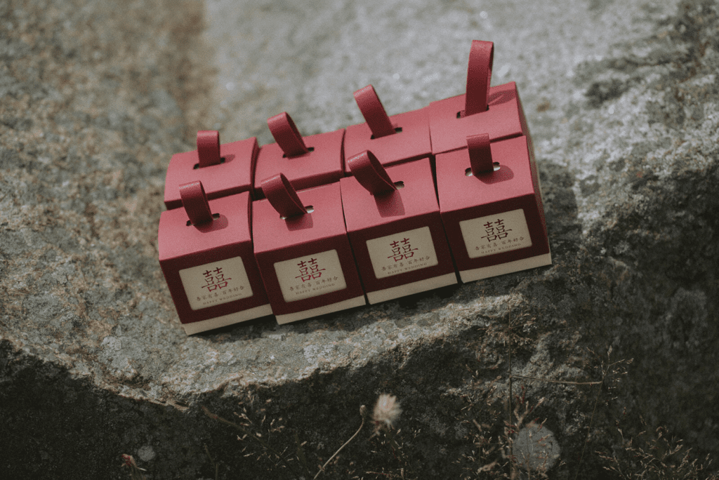 Dekorationen für eine internationale Hochzeit, die in Dänemark auf Bornholm stattfand.