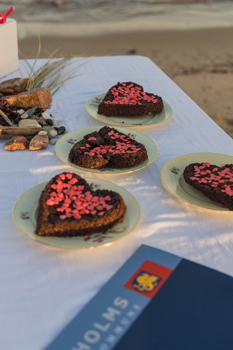 Selbstgebackene Hochzeitstorten bei einer Hochzeit auf Bornholm.